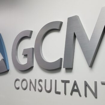 gcm-consultants-lettre-decoupees-aluminium-brosse