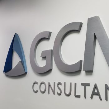GCM consultants lettre decoupees aluminium brosse